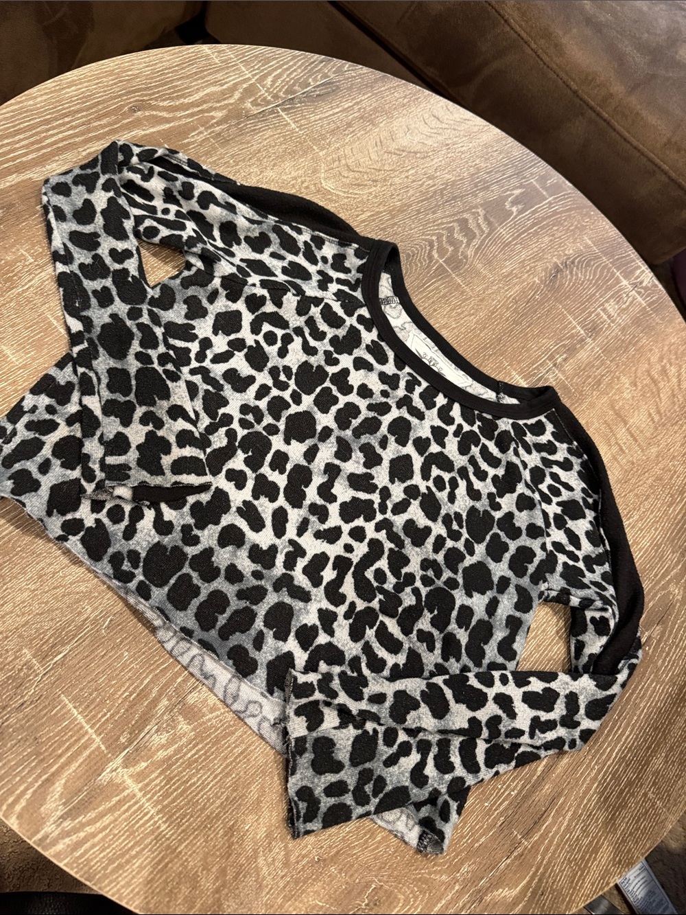 T2love Black & Gray Leopard Print Girls' Pullover